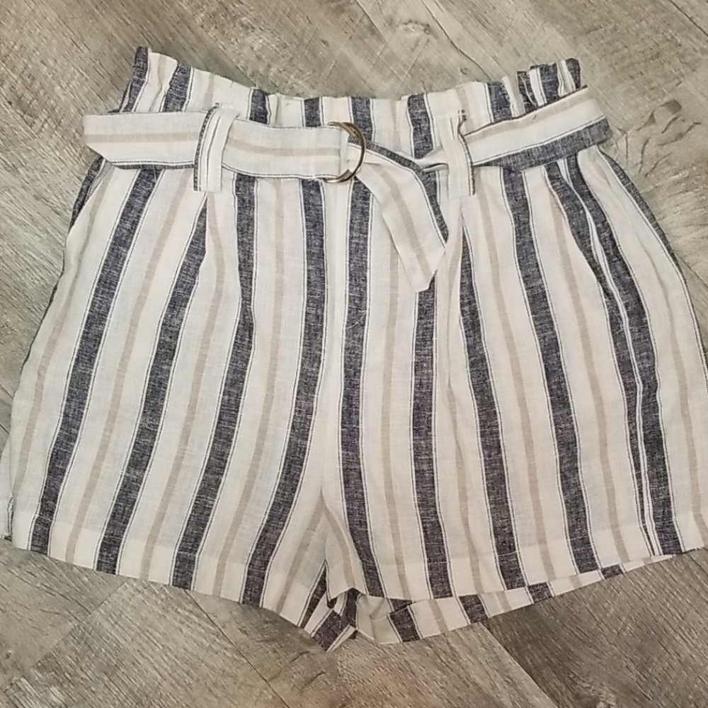 Linen striped shorts